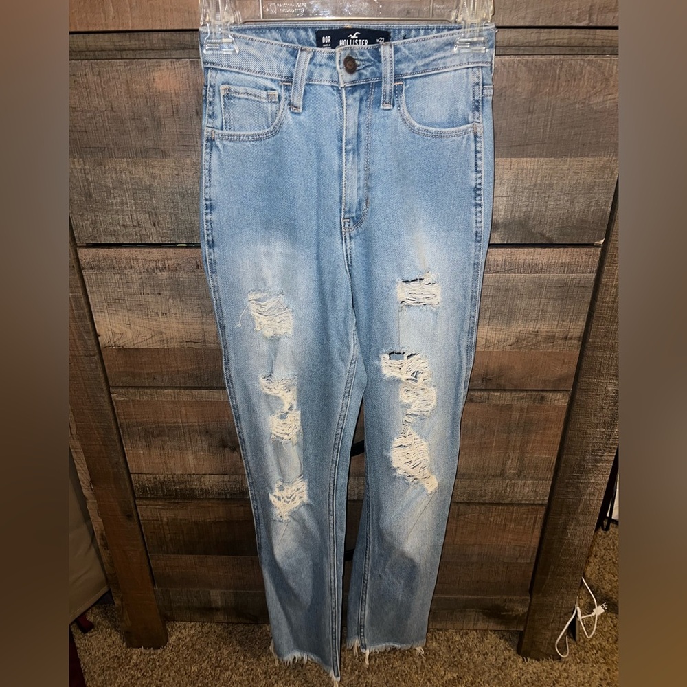 Hollister High Rise Ripped Mom Jeans
